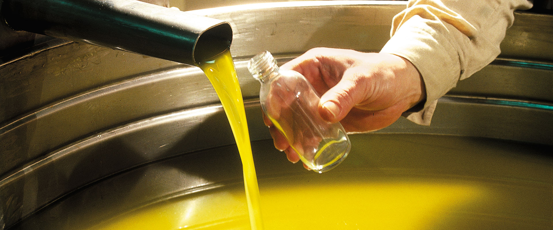 Acidità Olio Extravergine Di Oliva Analisi The Art of Refining - ABC of Olive Oil | Fratelli Carli