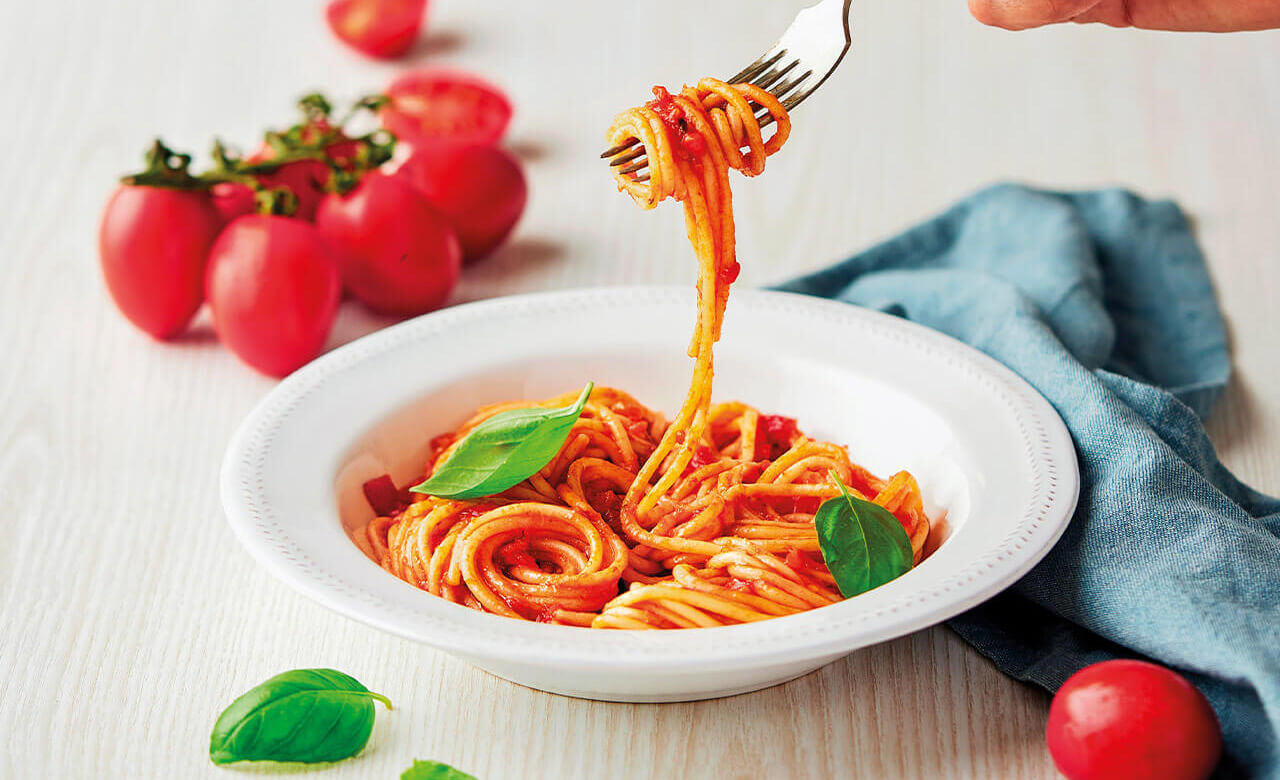 Spaghetti pasta with tomato sauce