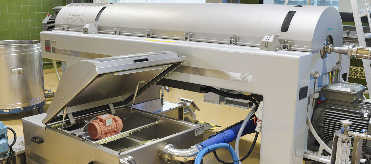 Separation in the decanter