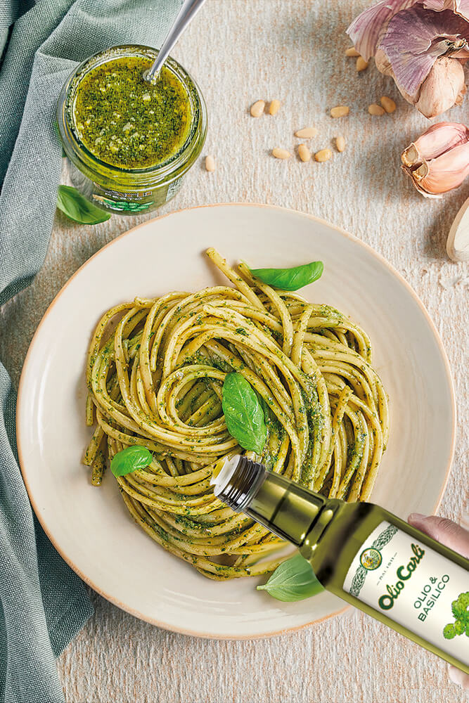 Spaghetti with pesto sauce