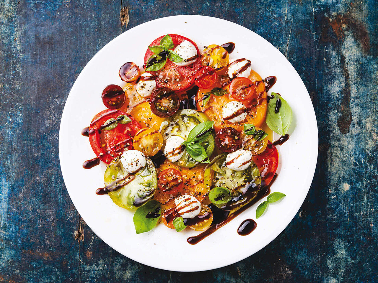 tomato, mozzarella cheese and vinegar