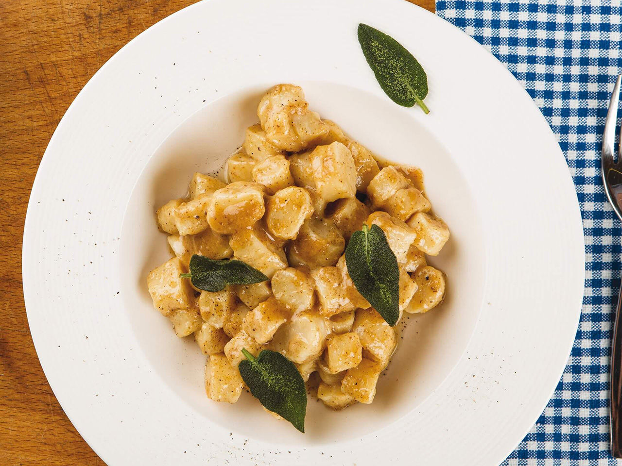 Gnocchi with walnut sauce