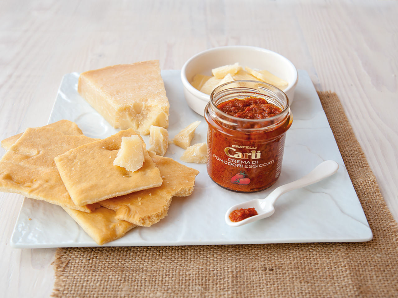 Crispy focaccia with sun-dried tomato cream
