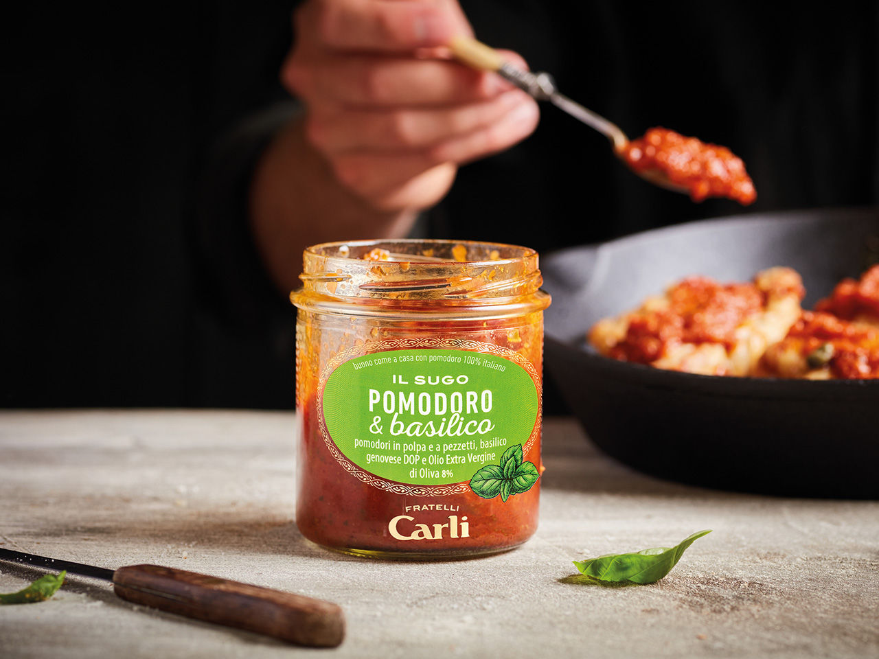 Tomato and basil sauce