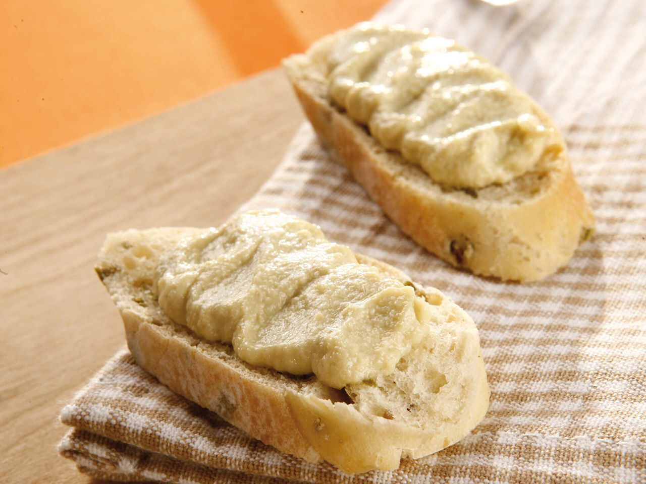 Artichoke cream on slice of bread